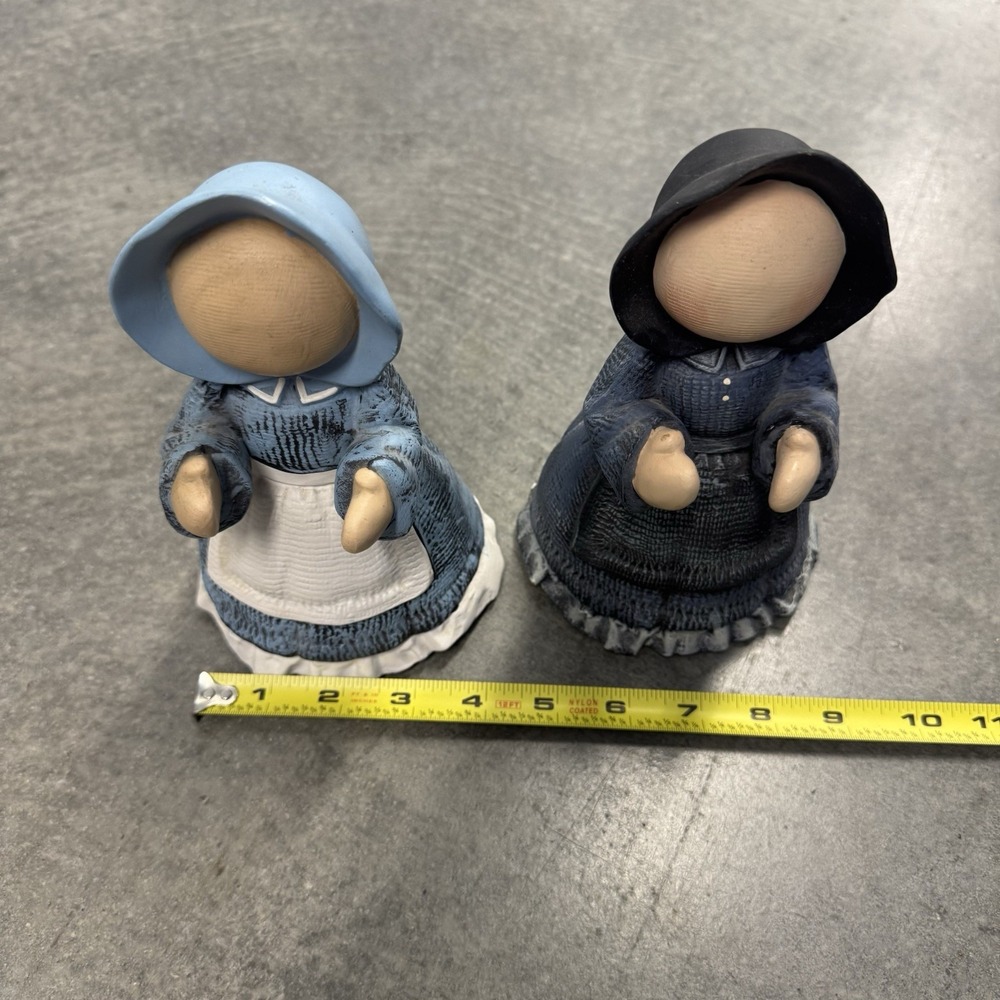 Vintage Faceless Amish Women Figurines Blue Bonnet Farmhouse Pair 6.5" - Picture 6 of 7